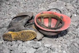 ریزش معدن طرزه دامغان ؛ تلاش برای نجات 2 کارگر محبوس ادامه دارد