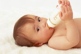 شیر مصنوعی سیستم دفاعی بدن نوزاد را ضعیف می‌کند