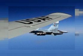 رهگیری بمب افکن بی-52 آمریکا توسط جنگنده‌های سوخو-35 روسیه
