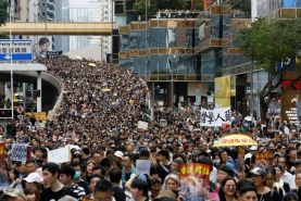 تظاهرات گسترده بر علیه دولت محلی هنگ کنگ