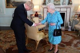بوریس جانسون پس از ملاقات با ملکه الیزابت رسما نخست وزیر بریتانیا شد