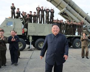 یک راکت جدید توپخانه ای با حضور کیم جونگ اون آزمایش شد.