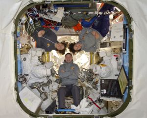 سفینه فضایی با خدمه فضانوردان زن 