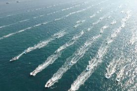 نمایش مانور قدرت بیش از 700 شناور بسیج دریایی در منطقه عسلویه