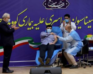 عکس آغاز واکسیناسیون در ایران با واکسن روسی «اسپوتنیک وی»