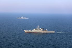 در رزمایش مرکب امنیت دریایی شمال اقیانوس هند؛ ناو‌های ایران و روسیه به سمت اهداف دریایی تیراندازی کردند
