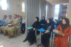 جدا کردن دانشجویان زن و مرد افغانستان با کشیدن پرده در کلاس