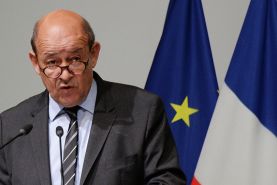  وزیر خارجه فرانسه: ایالات متحده و استرالیا دروغ می‌گویند