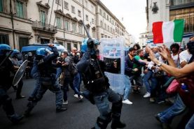 اعتراض مردم ایتالیا به اجباری‌شدن کارت واکسن کرونا