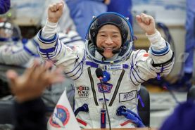 میلیاردر ژاپنی پس از سفر فضایی 12 روزه، در قزاقستان فرود آمد