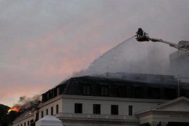آتش سوزی پارلمان آفریقای جنوبی مهار شد؛ شورای ملی به طور کامل ویران شد