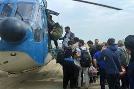  کمک نیروی دریایی ارتش به مردم محاصره شده در سیل 