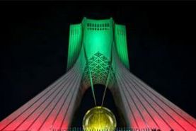 مدال نمادین افتخار انقلاب اسلامی بر گردن برج آزادی آویخته شد