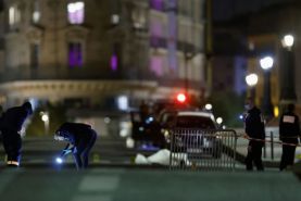 کشته شدن دو نفر در پاریس بر اثر تیراندازی پلیس به یک خودرو