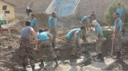 اقدام جهادی دانشجویان پدافند هوایی ارتش برای کمک به مناطق سیل‌زده فیروزکوه
