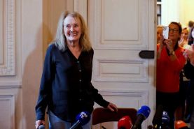 برنده نوبل ادبیات، فرانسوی ها را به اعتراض علیه مکرون تشویق کرد