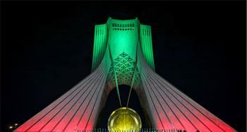 مدال نمادین افتخار انقلاب اسلامی بر گردن برج آزادی آویخته شد
