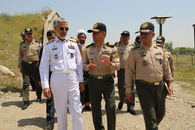 امیر دریادار سیاری از گروه مخابرات ارتش بازدید کرد