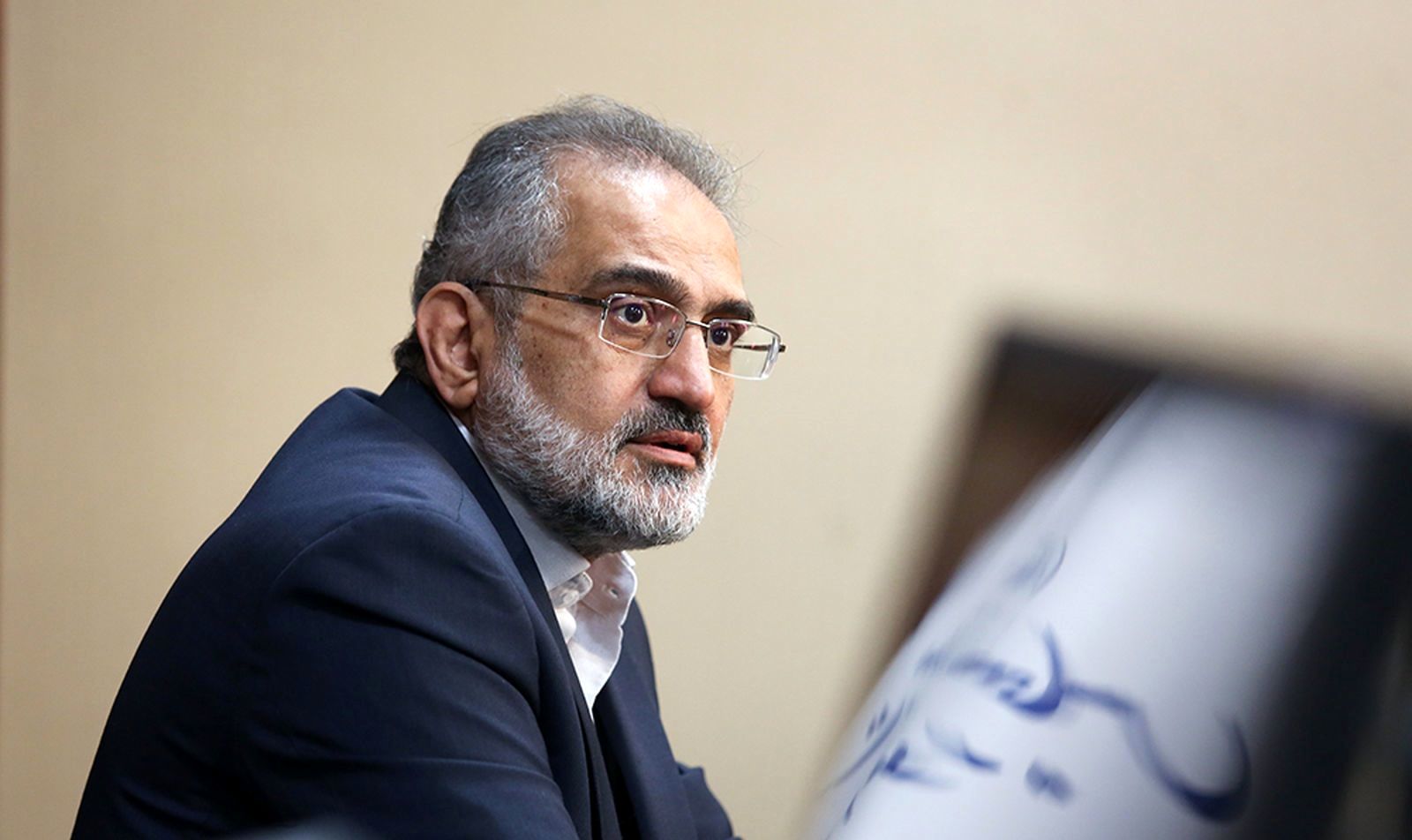 حسینی: دولت توجه ویژه ای به پیگیری مطالبات بر حق نمایندگان دارد